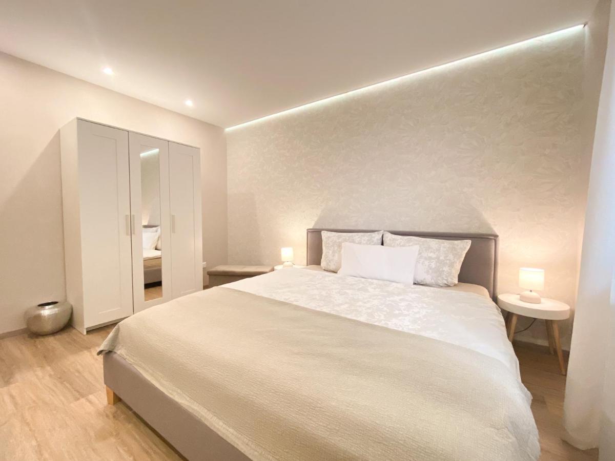 Modernes Apartment In Zentrumsnaehe Mit Eigenem Stellplatz Baden-Baden Kültér fotó